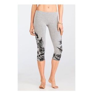 Fabletics cropped Capri leggings